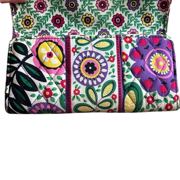 Vera Bradley Viva La Vera Retired Floral Quilted Trifold Wallet - Picture 3 of 10
